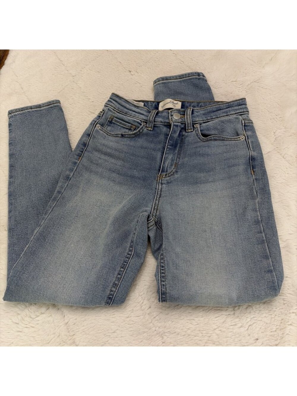 Universal Thread High Rise Everyday Skinny Light Wash 6 Stretch